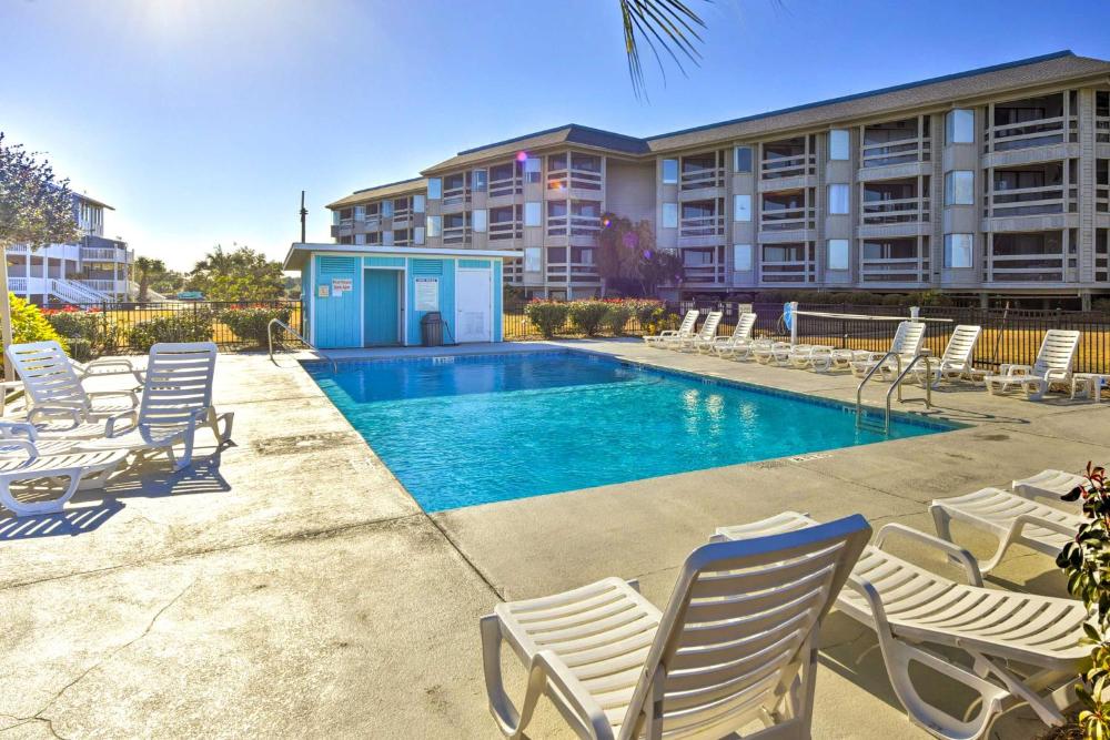 Harbor Island Condo with Pool Access Walk to Beach!